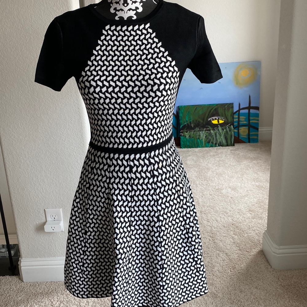 Trina Turk Jacquard Fit & Flare Sweater Dress. Size XS.